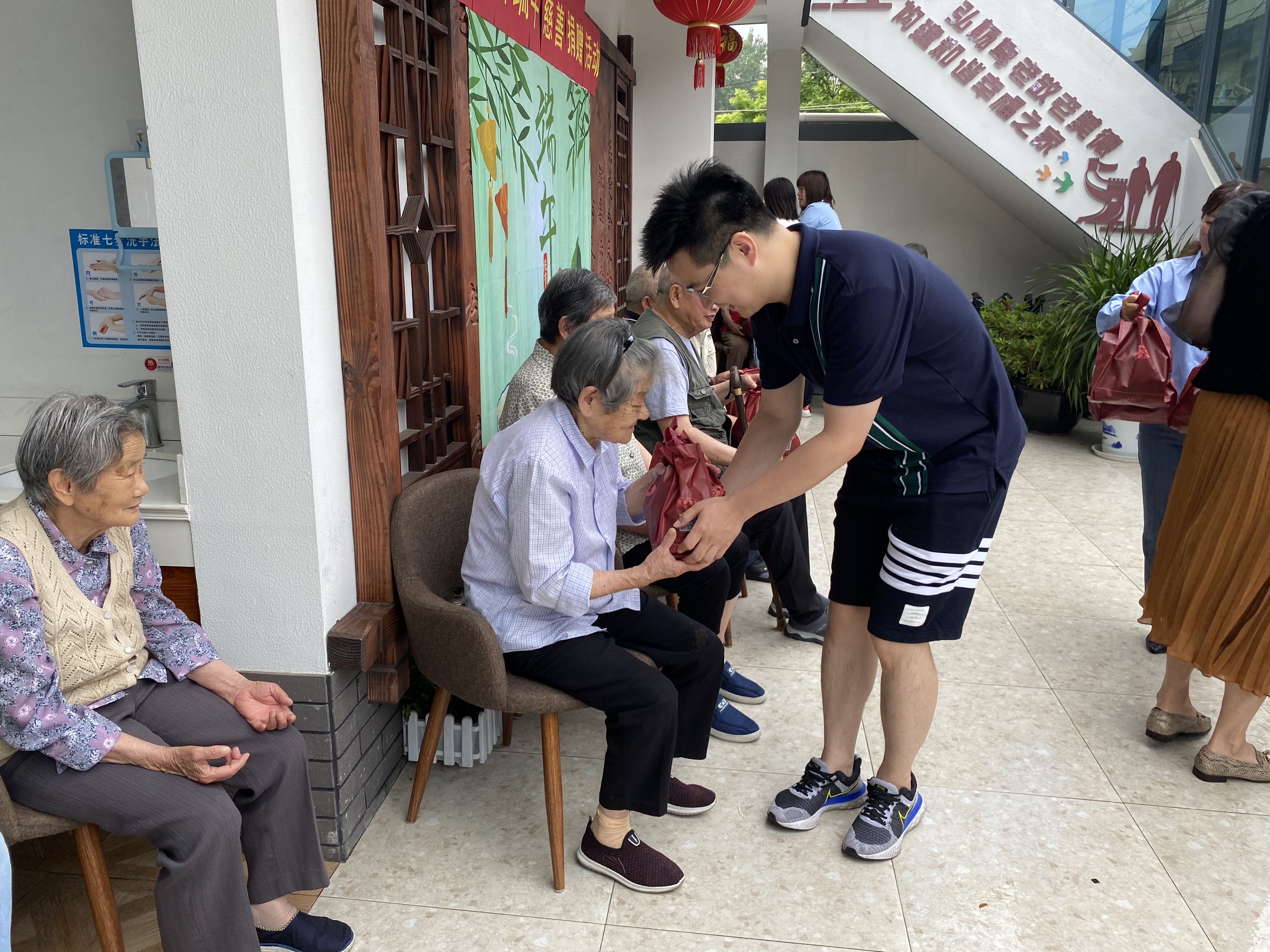 开展2021年端午慈善捐赠活动